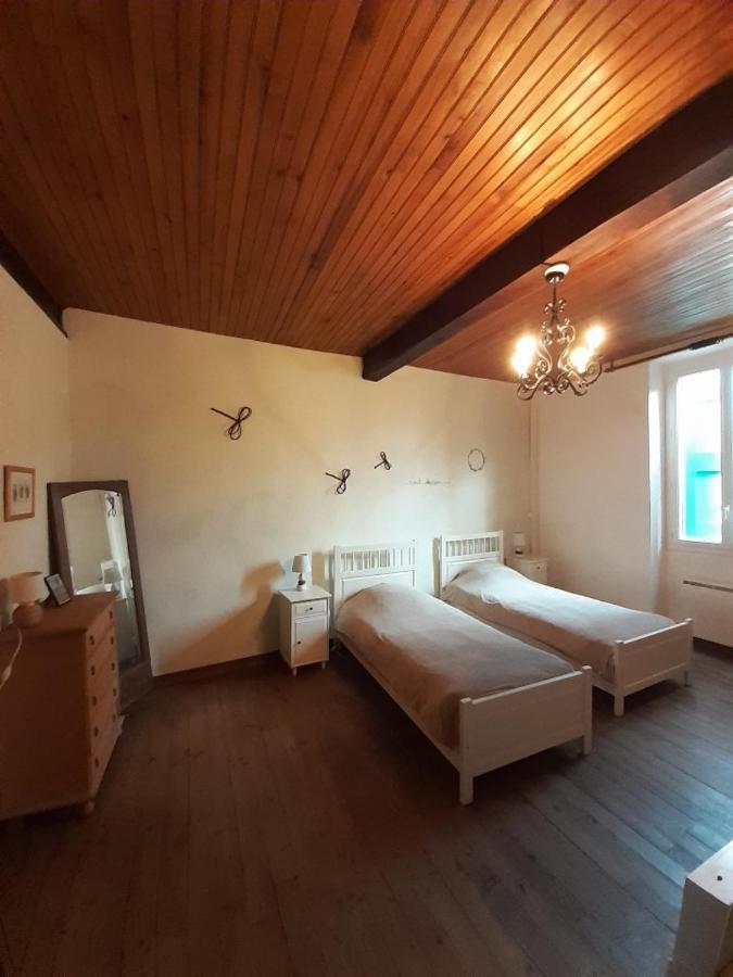 Maison Au Village Du Livre Montolieu ภายนอก รูปภาพ